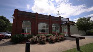 New york state vaccinated their first health care worker during a livestream organized by gov. 2oixgod21lhzxm