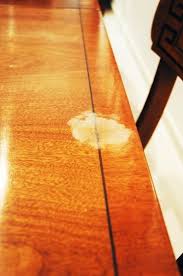 Enlever Les Traces Blanches Sur Vos Meubles Detournement Produits Menagers Conseils D Entretien Menager Astuces