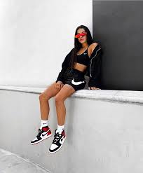 Air Jordan 1 Mid Chicago Black Toe 554725 069 In 2020 Streetwear Fashion Women Tomboy Style Outfits Fashion Inspo Outfits