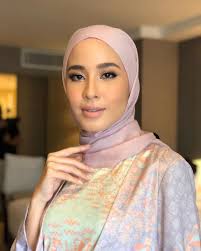 Pandangan mata yang seolah ingin mencengkram tubuhnya. Orang Lain Bertudung Nampak Cantik Tapi Kita Tidak Bentuk Wajah Puncanya Mode Mstar