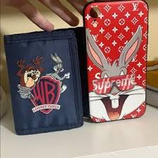 Bugs bunny loves eating carrots, and the first voice actor that played bugs bunny would eat carrots to replicate the sound. Supreme Accessories Bugs Bunny Xr Case And Looney Tunes Wallet Combo Poshmark