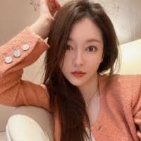 Alexia Wong's Instagram, Twitter & Facebook