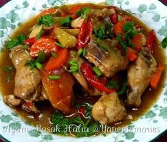 300 gm ayam dipotong nipis dan panjang 3 inci halia muda dipotong nipis dan panjang 4 sudu sos cili 1 sudu dengan menggunakan kuali berasingan, tumis bawang putih, sos cili dan sos tiram. Sinar Kehidupanku Ayam Masak Halia Recipes Makanan Pedas Resep Daging Dan Resep Masakan