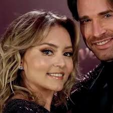 El extraño retorno de Diana Salazar, actores y personajes: quién es quién  en la serie de ViX