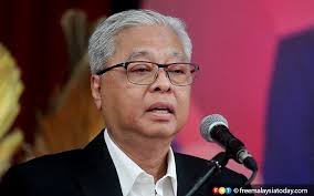 Senior minister datuk seri ismail sabri yaakob announced on thursday that the government will be distributing face masks to some 8.63 million households. Messages From Health Minister Dg Always Make Me Nervous Says Ismail Sabri Free Malaysia Today Fmt