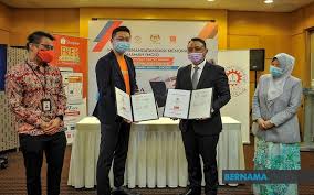 Mara dibentuk pada 1 mac 1966 di bawah akta parlimen sebagai sebuah badan berkanun dan autonomi. Bernama Mara Shopee Forge Cooperation To Market Bumiputera Entrepreneurs Products Online