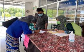 Menurut pihak kementerian, bantuan persekolahan ini ­terbahagi kepada tiga kategori utama iaitu bantuan umum, bantuan khusus dan bantuan antara bantuan yang disediakan kepada murid dari kalangan berpendapatan rendah ialah bantuan khas awal persekolahan 1malaysia (bkap1m). Bantuan Awal Persekolahan 2017 Penyampaian Bantuan Khas Awal Persekolahan 1 Malaysia Posted By Unit Ict At 18 42 Barangapiki