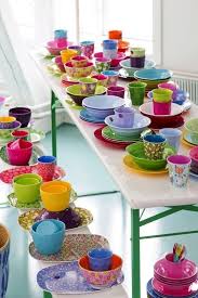 Buntes Geschirr Bringt Sommerliche Freude Und Stimmung Auf Den Tisch Wohnideen Und Dekoration Rice Geschirr Geschirr Bunt