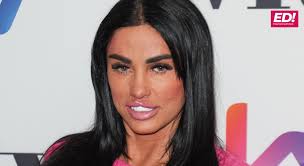 Katie Price sparks concern as she shows off new facelift: "Are you trying  to look like Pete Burns?" ⬇️