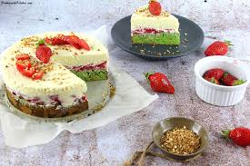 Gateau Mousse Au Chocolat Blanc Fraises Et Pistache Brian Iz In The Kitchen