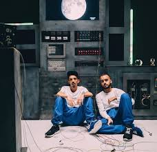 Перевод песни sur la lune — рейтинг: Epingle Par Lise Sur Bigflo Oli Bigflo Et Oli Chanteur Rappeur