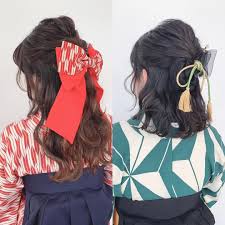 自由が丘美容師 ヘアアレンジ 古田愛 on instagram 卒業式のご予約お待ちしております ヘアセット 袴など着物着付け メイク 全てオブヘアーにお任せください 袴の時はハーフアップ リボンが人気でした ーーーーーーーーーーーーーーーーーーーー ヘア