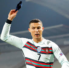 Der jährige hat die portugiesische nationalmannschaft am sonntag. Cristiano Ronaldo Torklau Wut Gelb Ganze Nation Geschadigt Welt