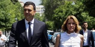 Είναι 24 χρόνων με ύψος 1,85 κυκλοφορεί με μαύρα και οπλοφορεί. Deite Me Poia Kyria Eixe Ranteboy To Prwi Sto Grafeio Toy O Basilhs Kikilias Eikones