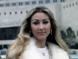Слушать песни и музыку elvis presley (элвис пресли) онлайн. Elvis Presley Turned Ghost White After He Almost Shot Linda Thompson