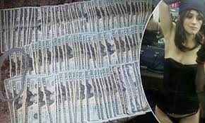 Salaries estimates are based on 6 salaries submitted anonymously to glassdoor by a stripper employees. Pictured The Money A Stripper Makes In Just One Shift And It S More Than Many Of Us Make In A Month Daily Mail Online