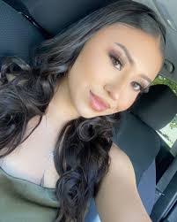 Samantha Serna's Instagram, Twitter & Facebook