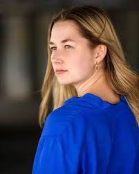 Tesseract' short film by Justin Li @justinlizx A time traveller struggles  to return to her dimension.