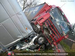 Dwie dziewczynki w wieku 3 i 7 lat zostały przetransportowane przez lotnicze pogotowie. Wypadek Na 50 Tce W Zdzarowie Sochaczew E Sochaczew Pl