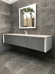 Organizzare in maniera intelligente la zona bagno è fondamentale per ottenere un ambiente confortevole e ricavarne il massimo della funzionalità. Mobile Bagno Moderno Con Angoli A 45 Gradi Maurizio Giudici