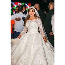 أثار الفنان هاني شاكر إندهاش الجمهور عبر مواقع التواصل الاجتماعي المختلفة بعد أن قام بالترويج للبوستر الدعائي لأغنيته الجديدة التي لم يُعلن اسمها. Ø§Ù„Ù„ÙŠØ«ÙŠ ÙˆØ´Ø§ÙƒÙˆØ´ ÙˆØ¨Ø¯Ù„ØªØ§Ù† ÙÙŠ Ø²ÙØ§Ù Ø­Ù…Ùˆ Ø¨ÙŠÙƒØ§ Ø£Ù„Ø¨ÙˆÙ… ÙÙŠ Ø§Ù„ÙÙ†