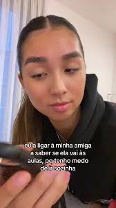 Ligando para minha amiga sobre ir para a escola 😭