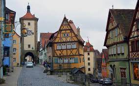 Munchen este probabil cel mai bine cunoscut pentru oktoberfest un festival anual de cultură germană care se desfășoară în octombrie. Rothenburg Ob Der Tauber Cel Mai Romantic Oras Din Germania Another Milestone
