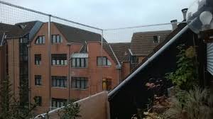 Zusätzlich sorgt der katzenschutz für ein unauffälliges erscheinungsbild ihres außenbereichs. Dachloggia Balkon In Koln Ohne Bohren Mit Katzennetz Gesichert Katzennetze Nrw Katzensicherheit Vom Experten