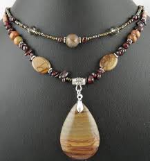 Pin By Ana Vieira On Jewelry Gemstone Pendant Jewelry Jewelry Inspiration