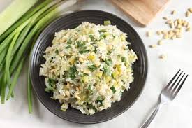 Ponga en remojo 15 minutos en agua tibia (y no fría), así las partículas de tierra se desprenderán más fácilmente y sus puerros se lavarán mejor. Receta De Arroz Blanco Con Puerros Unareceta Com
