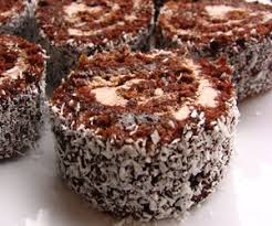 Rulada Cu Crema De Ciocolata Si Visine Dessert Recipes Cake Roll Pastry Cake