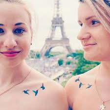 Miren que lindas ideas de #tatuajes encontré para que se hagan con esa  personita que quieren mucho ♥🥰🥳 Nombrala para ver que opina! 🤓 MÁS ideas  en https://www.tatuajesparamujeres.com.ar/t/amigas/