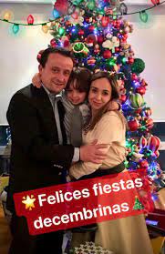 Su lugar es ocupado por mikel arriola , quien se ha desempeñado principalmente en el mundo de la política. Mikel Arriola Ø¹Ù„Ù‰ ØªÙˆÙŠØªØ± Con Mi Esposa Jimena Y Mi Hijo Santiago Les Deseamos A Todas Las Y Los Capitalinos Que Tengan Unas Felices Fiestas Con Mucha Salud Y Armonia Https T Co 26rdi0gfm3