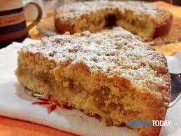 Soffice, golosa e genuina, la torta di mele e amaretti è un'alternativa rustica alla classica torta di mele. Sbriciolate Alle Mele Mandorle E Amaretti La Ricetta