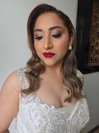 Ni simple, ni recargada. Justo en el punto donde vive la elegancia  atemporal. Raquel nos había contratado hace algunos años atrás, cuando su  boda tuvo que posponerse por la pandemia. Hace poco