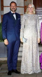 She also studied at agder college and in 2012, she received a master's degree in executive management. Fashion Looks Der Style Von Prinzessin Mette Marit Gala De