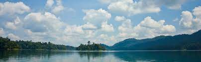 Dengan keluasan 26000 hektar, tasik kenyir merupakan tasik buatan manusia terbesar di asia tenggara. Tanjung Mentong Resort Visitkenyir