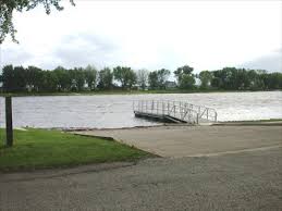 Not only are you surrounded by green space and next to the river, but you're also across the river from the des plaines state fish and wildlife area. Kankakee River Access Des Plaines Fish And Wildlife Area Wilmington Il Boat Ramps On Waymarking Com