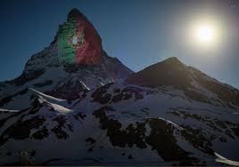 3:08 nightenigma7896 11 292 просмотра. Bandeira Portuguesa Ilumina Matterhorn Bom Dia Alemanha