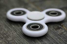 Disebutkan bila fidget spinner diciptakan oleh catherine hettinger tahun 1996. Fidget Spinner Permainan Apakah Itu Rumah Dandelion