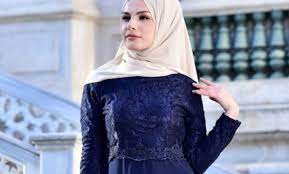 Dan warna ini menjadi andalan dan favorit karena menjadi salah satu warna netral yang dapat dipasangkan dengan beragam warna, alias mudah menjadi paduan warna untuk biru dongker. 10 Gambar Baju Biru Dongker Cocok Dengan Jilbab Warna Apa Jejakpiknik Com