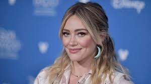 How I Met Your Mother' reboot 'How I Met Your Father' is a go at Hulu with  Hilary Duff