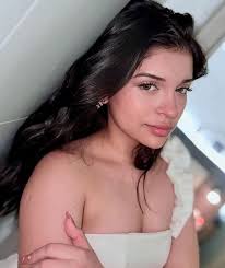 Lesly Aguila 🎤🎶🎵 Artista Peruana 🥰 Vocalista en Corazón Serrano ❤️