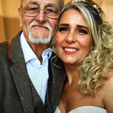 Delete if not allowed x Can anyone tell me where I could get those  beautiful angel wings would love to make one in memory of my sister who  I've recently lost