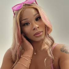 Nicolette Bell's Instagram, Twitter & Facebook