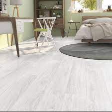 chambre parentale sol stratifie stratifie parquet gris clair