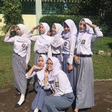 Download now seratus animasi anak kreatif berprestasi 0222008621. Cewek B Seragam