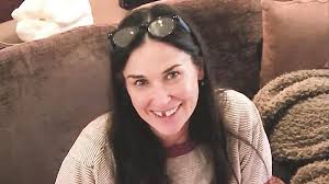 Demi moore räumt mit ihrem leben auf: Demi Moore Verlor Durch Stress Zwei Schneidezahne Nachrichten At