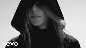 Brooke Fraser: Electric/Eclectic Singer-Songwriter