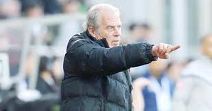 1989'da boşanan mustafa denizli 14 yıl birlikte yaşadığı çiğdem kayalı'dan da lal adını verdiği bir kız evlat sahibi olmuştu. Mustafa Denizli Galatasaray Lazio Macina Takdik Icin Lazio Nun Bu Aksam Ki Maci Icin Roma Ya Gidiyor Diyarbakir Soz